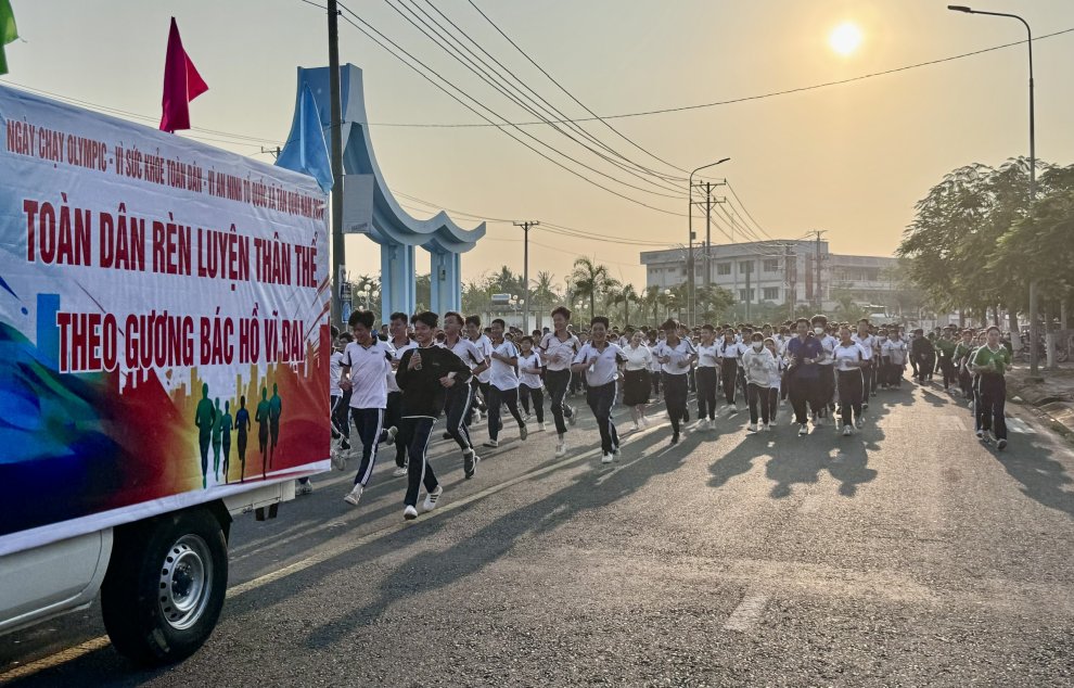 Công an xã Tân Quới tham gia Ngày chạy olympic - Vì sức khỏe toàn dân - Vì an ninh Tổ quốc năm 2026