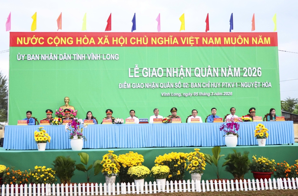 Ảnh các đại biểu dự lễ giao nhận quân điểm Trà Cú