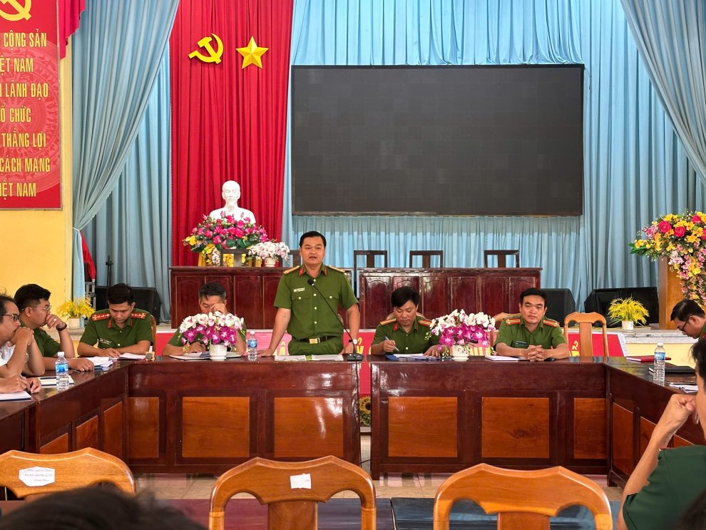 Ảnh đồng chí Trưởng Tiểu ban ANTT triển khai công tác đảm bảo ANTT