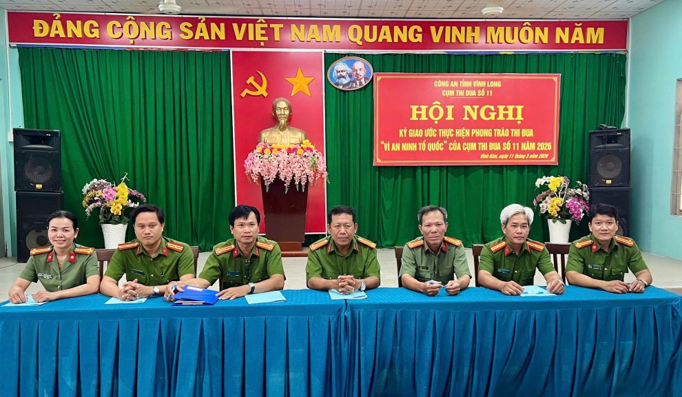ảnh ký giao ước thi đua