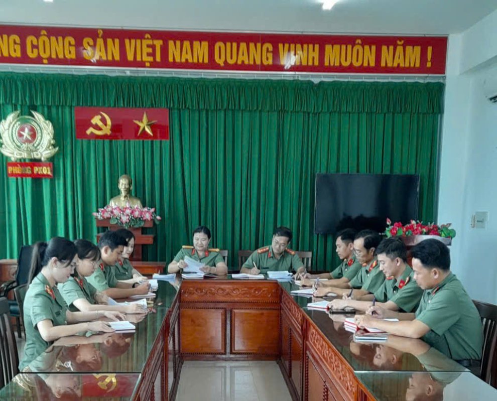 chi bo chính sách và bảo hiểm xã hội học tập NQ