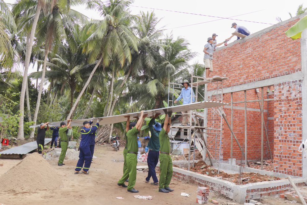 Công an tỉnh Vĩnh Long đặc biệt quan tâm đến công tác đền ơn đáp nghĩa và an sinh xã hội (2)