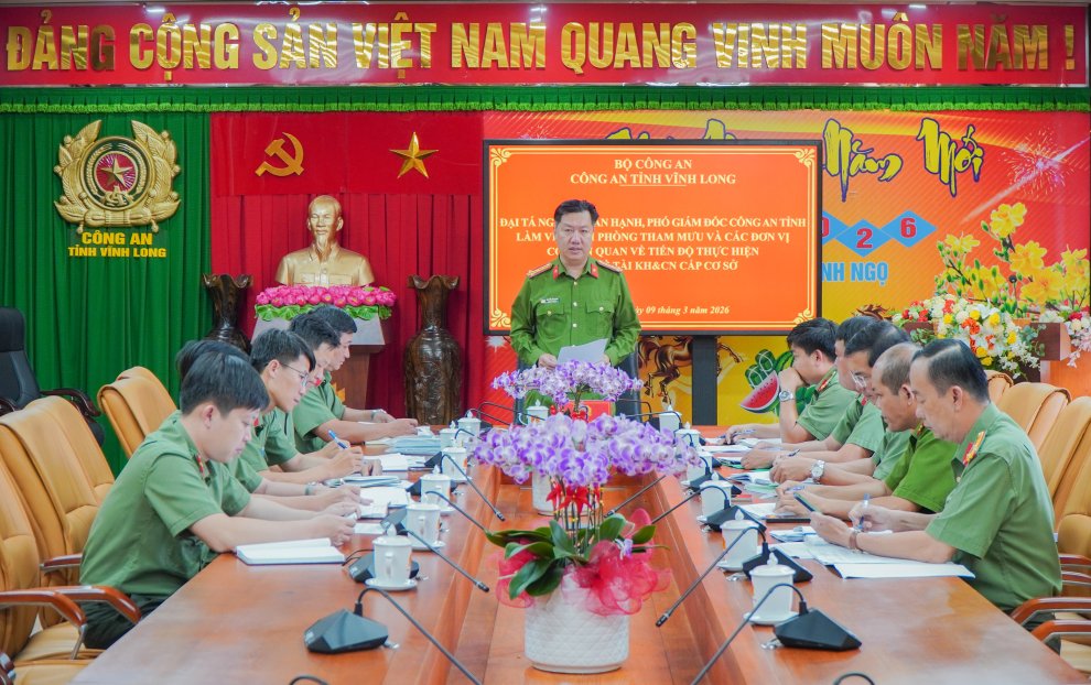 Đại tá Nguyễn Văn Hạnh, Phó Giám đốc Công an tỉnh chủ trì buổi làm việc với chủ nhiệm các đề tài khoa học – công nghệ