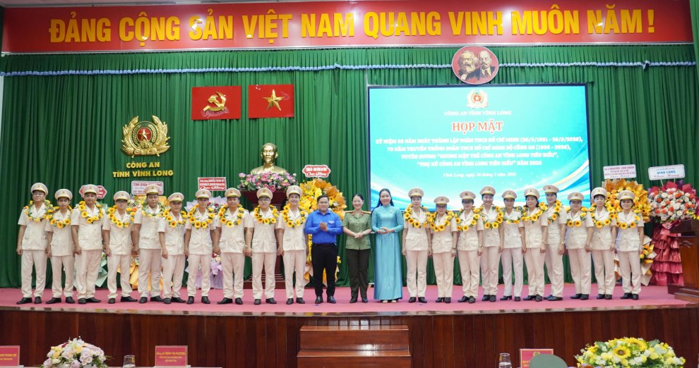 Công an tỉnh Vĩnh Long họp mặt Kỷ niệm 95 năm Ngày thành lập Đoàn TNCS Hồ Chí Minh và tuyên dương thanh niên, phụ nữ tiêu biểu