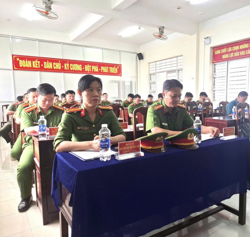 quan cảnh hội nghị