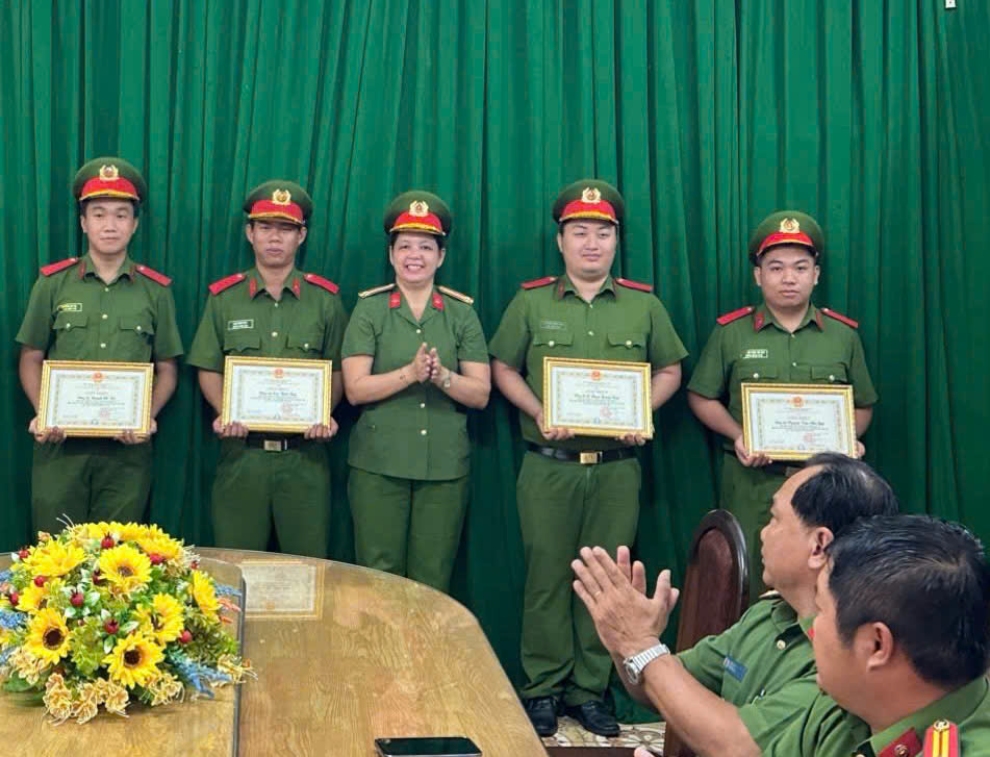 Công an phường Phú Khương tổng kết khoá thực tập của sinh viên Khoá K30s, Trường Cao đẳng Cảnh sát nhân dân II
