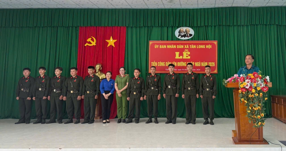 Công an xã Tân Long Hội tham gia Lễ tiễn công dân lên đường nhập ngũ năm 2026