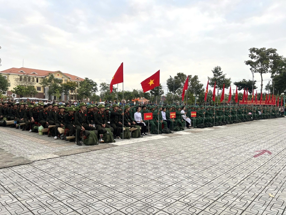 Lễ giao, nhận quân năm 2026 tại xã Giồng Trôm diễn ra thành công tốt đẹp