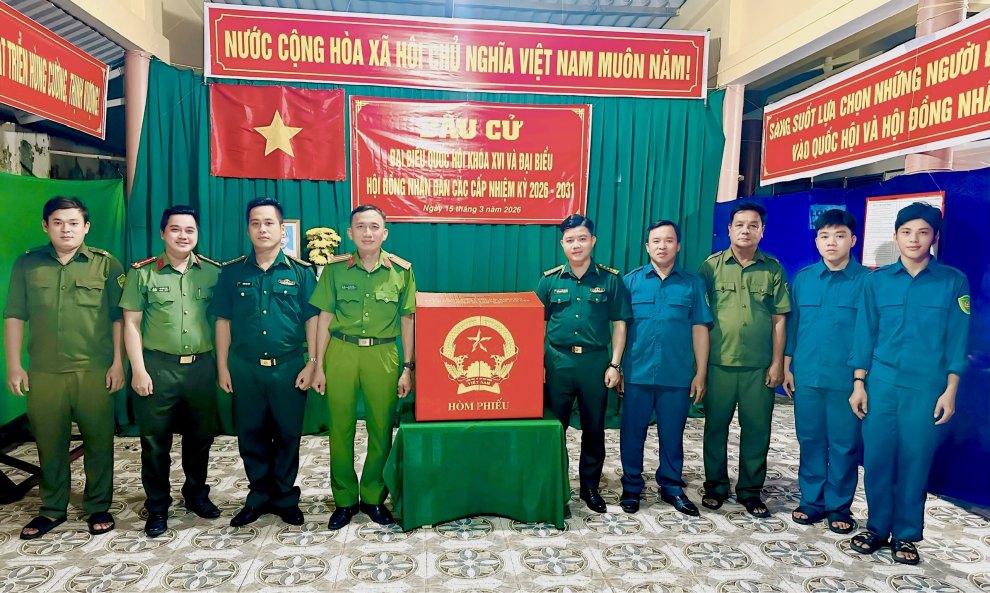 Công an xã Tân Thủy bảo vệ tuyệt đối an toàn các điểm bầu cử, góp phần thực hiện tốt Ngày hội dân chủ của toàn dân