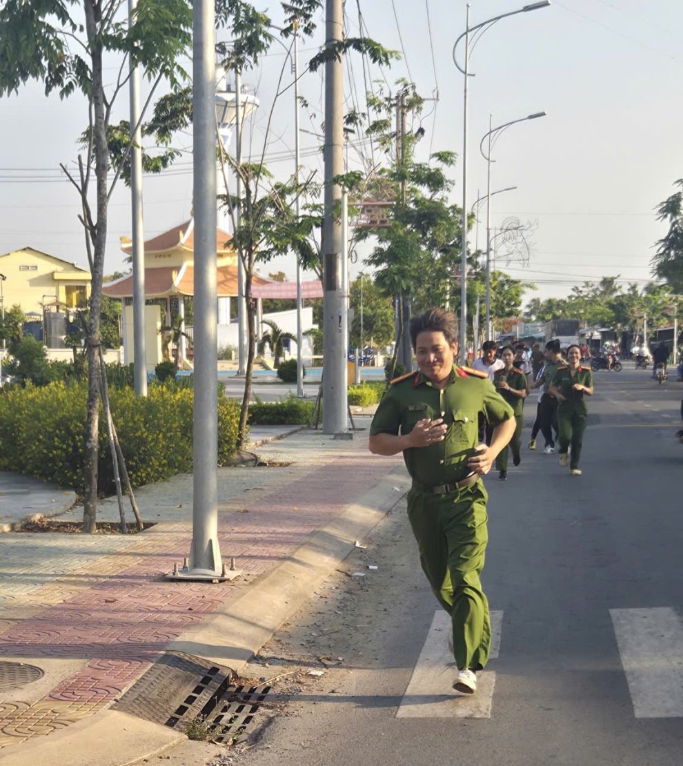 Công an xã Hùng Hòa tham gia Ngày chạy Olympc vì sức khỏe toàn dân, vì an ninh tổ quốc năm 2026