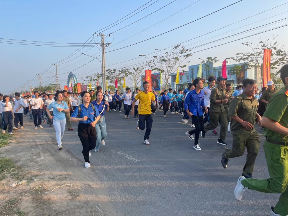 Phường Cái Vồn hưởng ứng Ngày chạy Olympic - Vì sức khỏe toàn dân - Vì an ninh Tổ quốc năm 2026