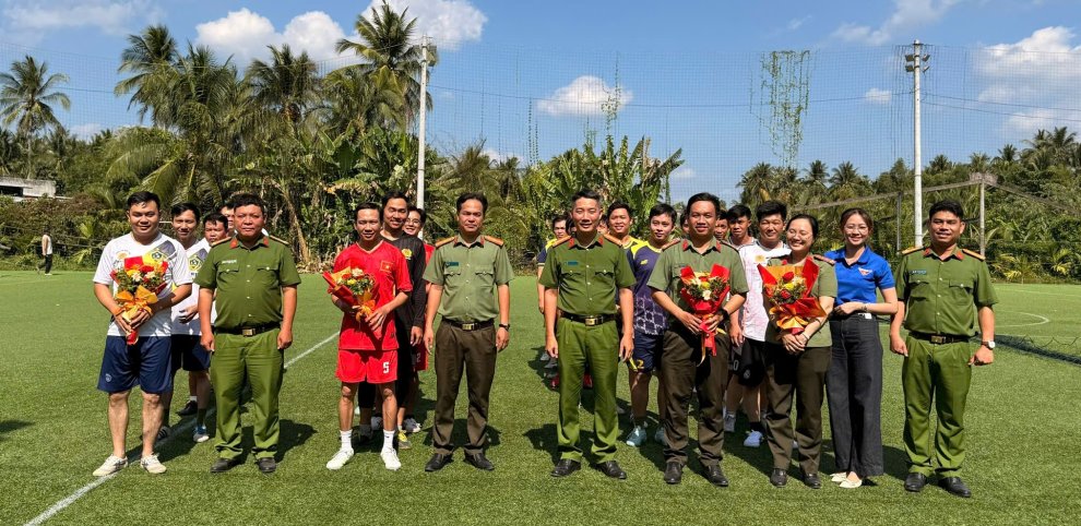 Tuổi trẻ Công an xã Hưng Khánh Trung tích cực tham gia các hoạt động chào mừng ngày thành lập Đoàn