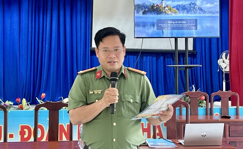 Phòng Tổ chức cán bộ Công an tỉnh Vĩnh Long tuyên truyền, tư vấn tuyển sinh vào các trường Công an nhân dân năm 2026