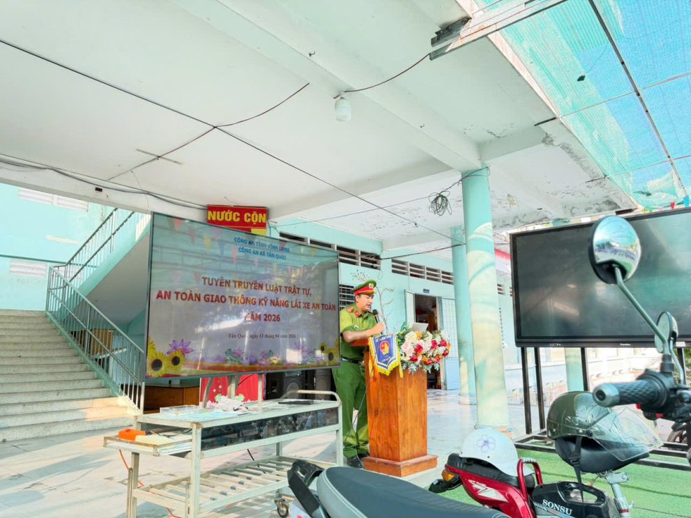 Tuyên truyền, phổ biến, giáo dục pháp luật về trật tự, an toàn giao thông, kỹ năng lái xe an toàn tại Trường Tiểu học Tân Quới