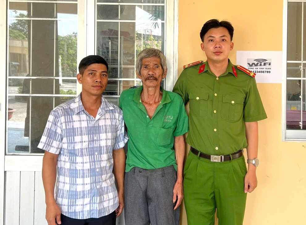 Ảnh bàn giao người đi lạc