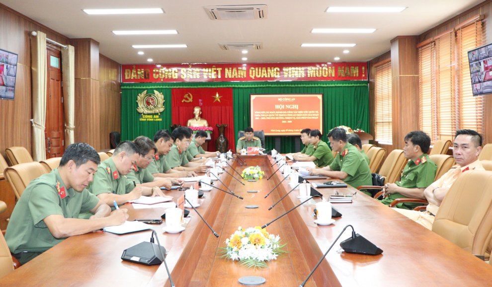 Đại biểu dự hội nghị tại điểm cầu Công an tỉnh Vĩnh Long