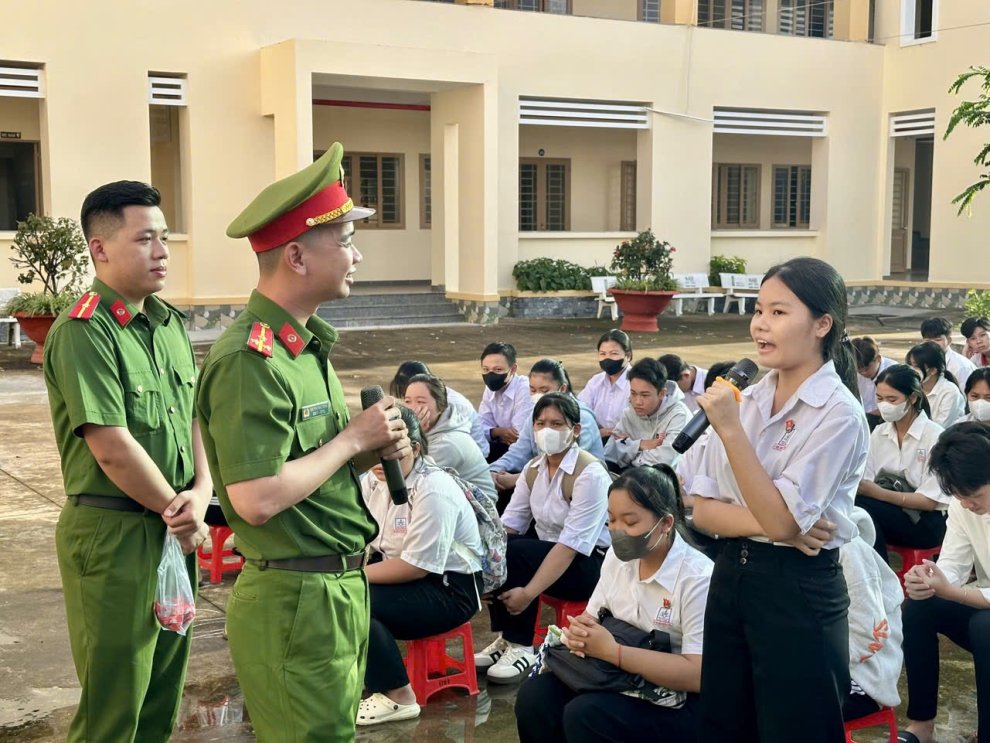 Lan tỏa tinh thần xung kích của tuổi trẻ Công an xã Song Phú