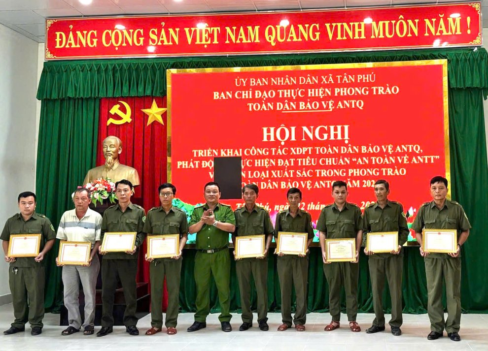 Giay khen của Giám đốc CAT