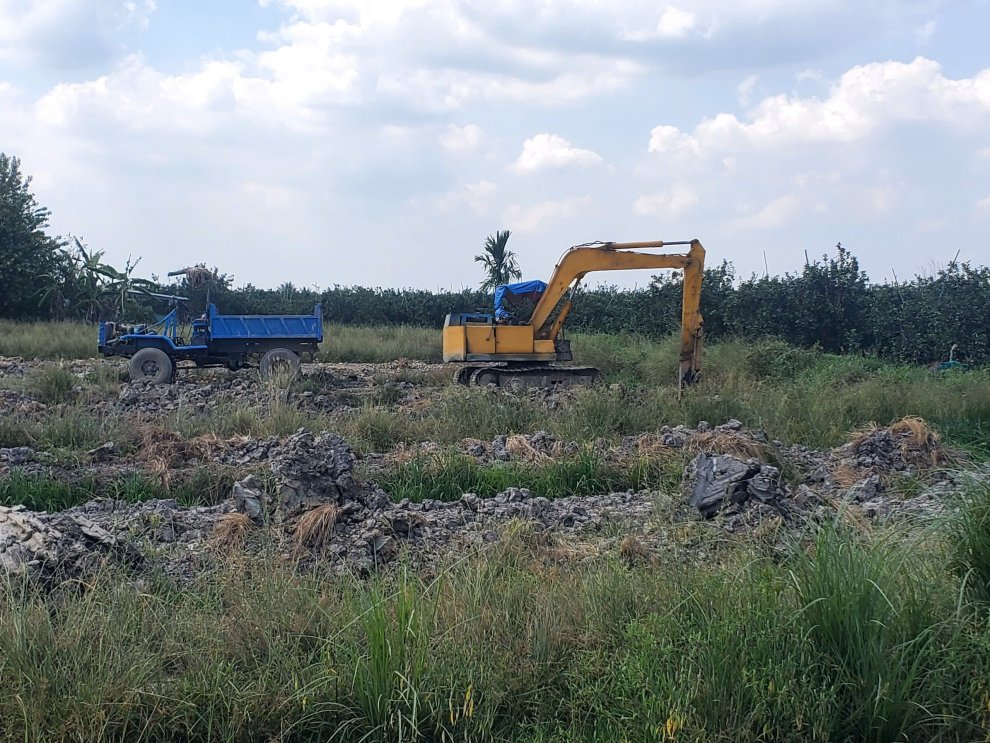 Khai thác đất mặt ruộng trái phép làm ảnh hưởng đến hiện trạng đất nông nghiệp và nhiều hệ lụy khác