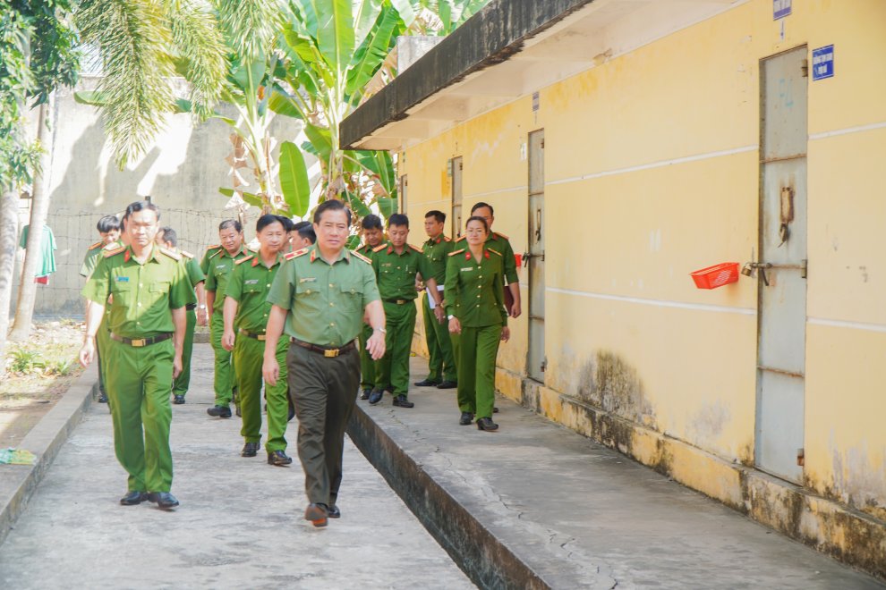 THIUTN~3