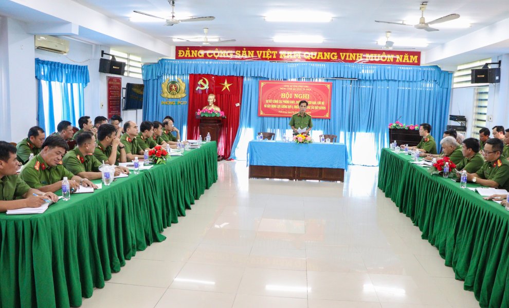 Thượng tá Nguyễn Thanh Phong, Trưởng phòng Cảnh sát PCCC và CNCH Công an tỉnh phát biểu chỉ đạo