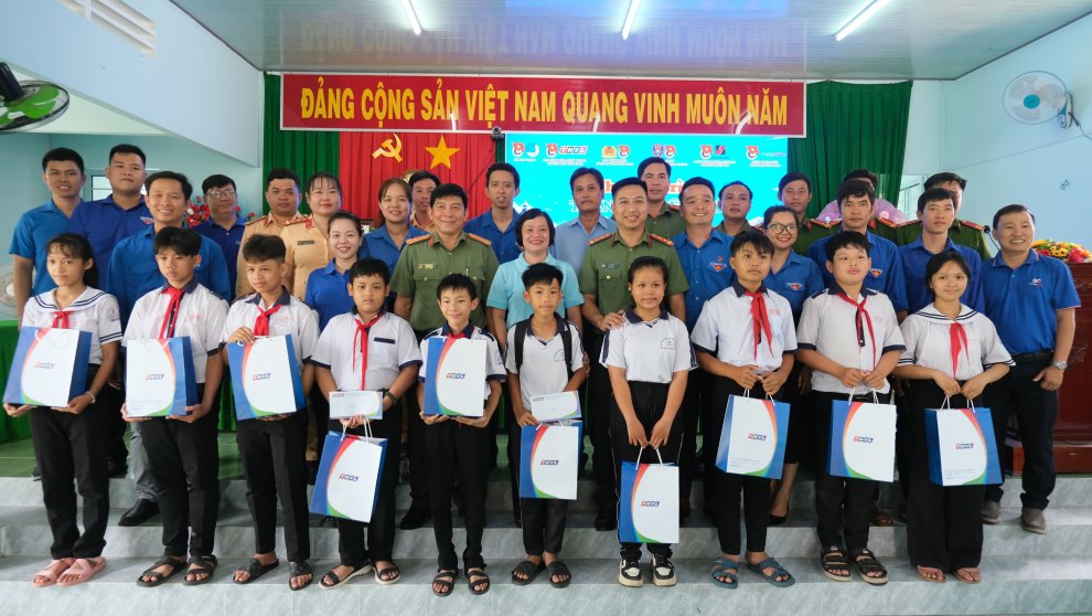 Tuổi trẻ công an Vĩnh Long bản lĩnh, nhân văn, kỷ cương, sáng tạo, xung kích vì an ninh Tổ quốc