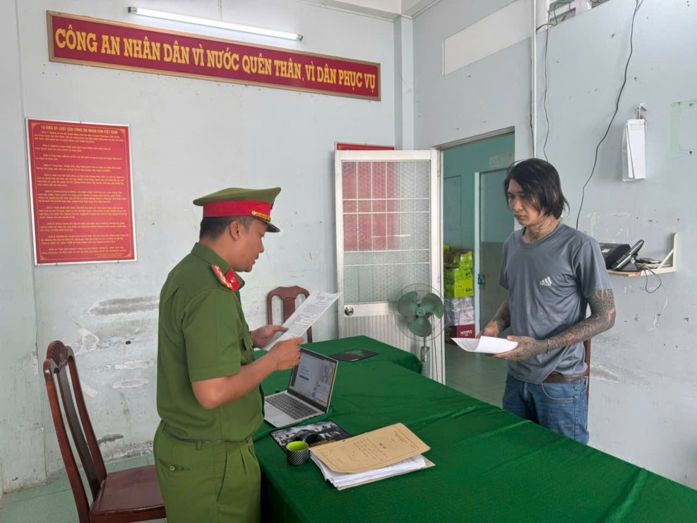 Khởi tố và cấm đi khỏi nơi cư trú đối tượng sử dụng trái phép chất ma túy