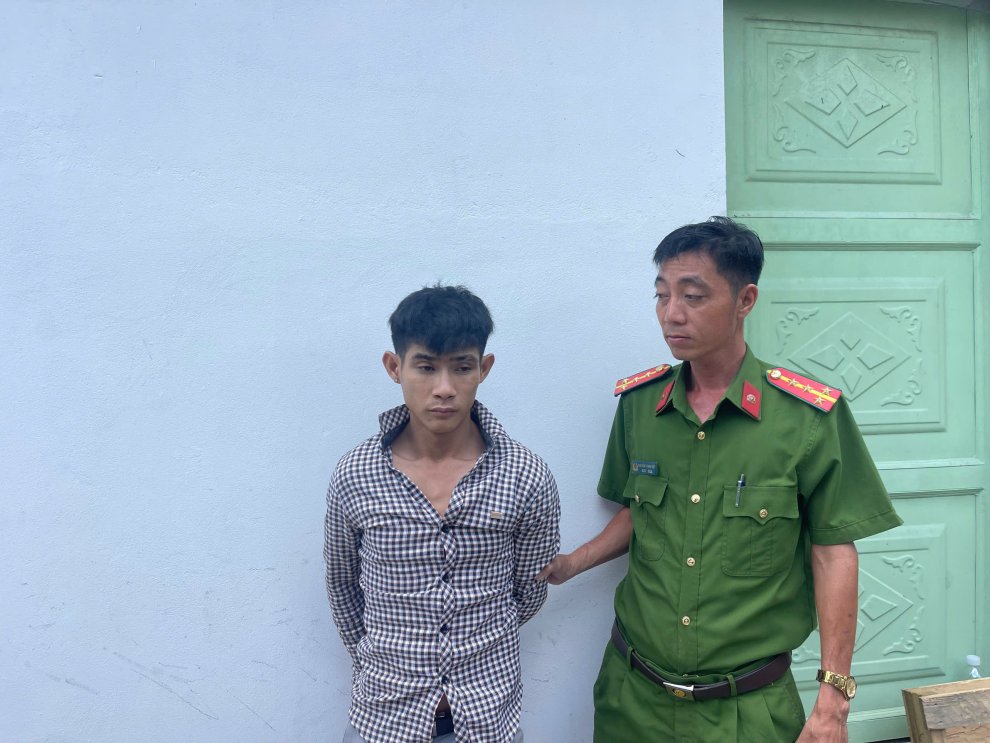 Công an phường Cái Vồn phát hiện bắt quả tang 01 đối tượng tàng trữ trái phép chất ma túy