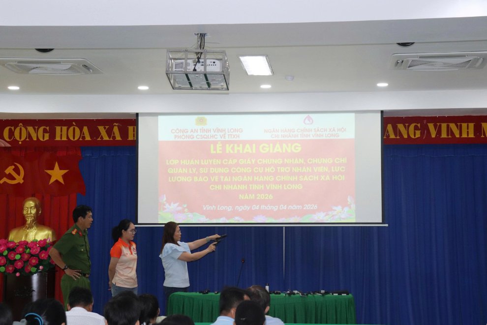Tổ chức lớp huấn luyện cấp giấy chứng nhận, chứng chỉ quản lý, sử dụng công cụ hỗ trợ cho cán bộ, nhân viên, lực lượng bảo vệ năm 2026
