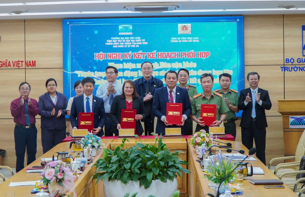 Phòng An ninh Đối ngoại phối hợp ký kết thực hiện mô hình dân vận khéo tại Trường Đại học Cửu Long