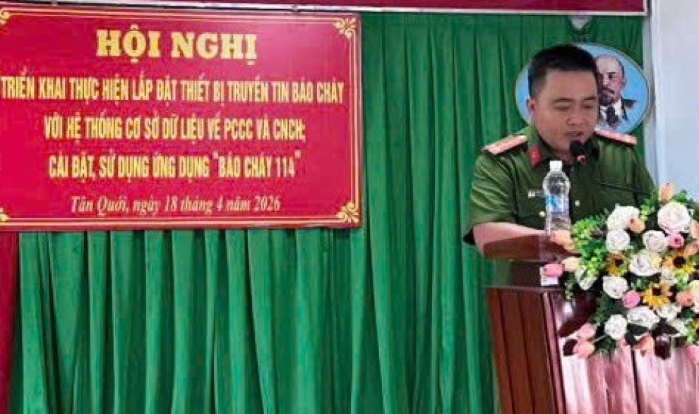 Công an xã Tân Quới triển khai lắp đặt thiết bị truyền tin báo cháy với hệ thống cơ sở dữ liệu quốc gia về PCCC và CNCH