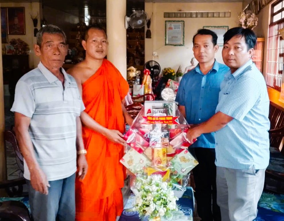 Người có úy tín đồng bào dân tộc Khmer bảo vệ nền tảng tư tưởng của Đảng