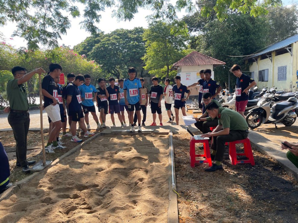 Công an tỉnh Vĩnh Long kiểm tra khả năng vận động đối với thí sinh dự tuyển vào các học viện, trường Công an nhân dân năm 2026