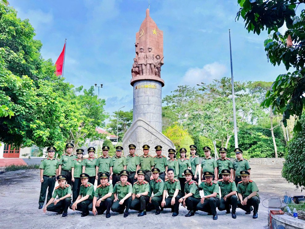 14 5 Ảnh 3 Phòng ANKT tổ chức hoạt động về nguồn