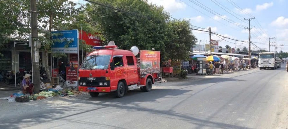 Ảnh 1 Tuyên truyền lưu động tại chợ Giồng Ké