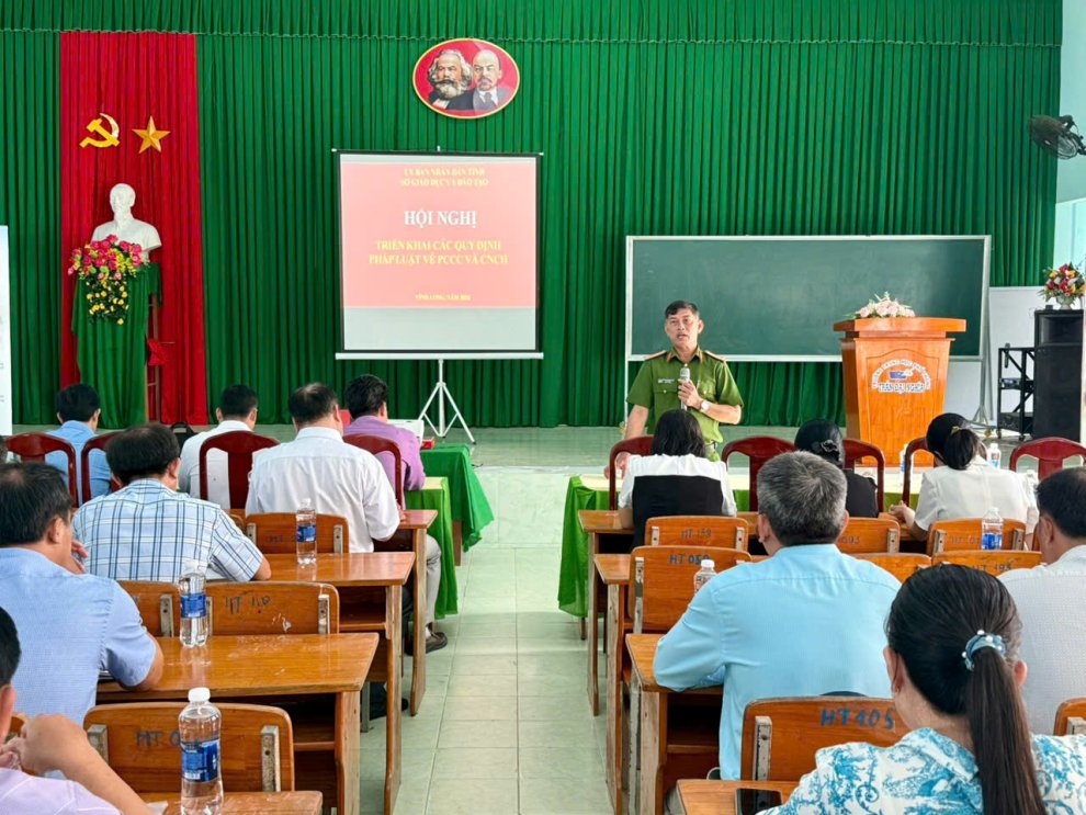 Ảnh 2 Trung tá Đỗ Thành Khương triển khai các văn bản quy phạm pháp luật về PCCC