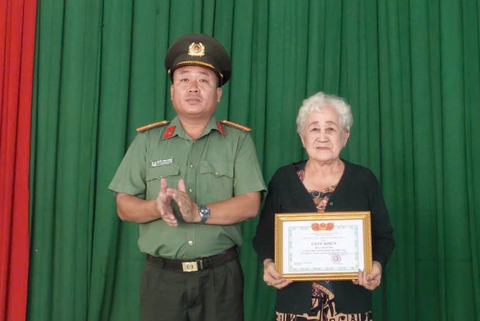Ảnh trao khen