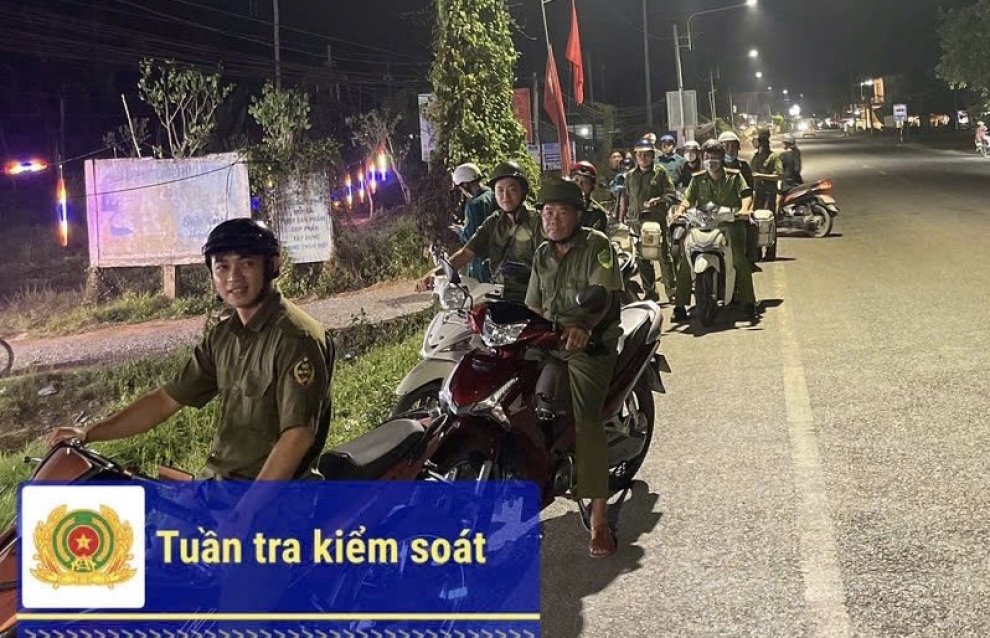 CAX CHỢ LÁCH TUẦN TRA KIỂM SOÁT TRÊN ĐỊA BÀN XÃ
