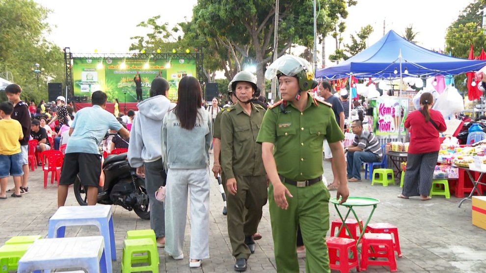 Công an Phường Bến Tre luôn túc trực tại các khu vui chơi, giải trí
