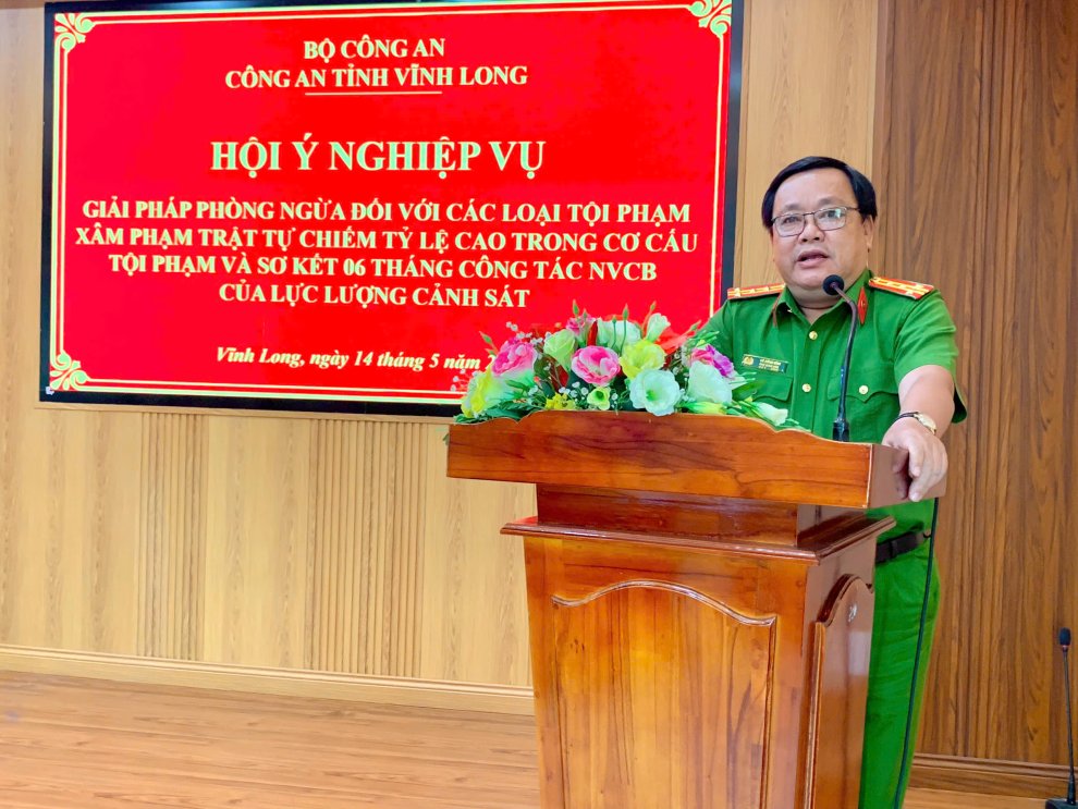 , Đại tá Võ Công Bình phát biểu chỉ đạo buổi hội ý