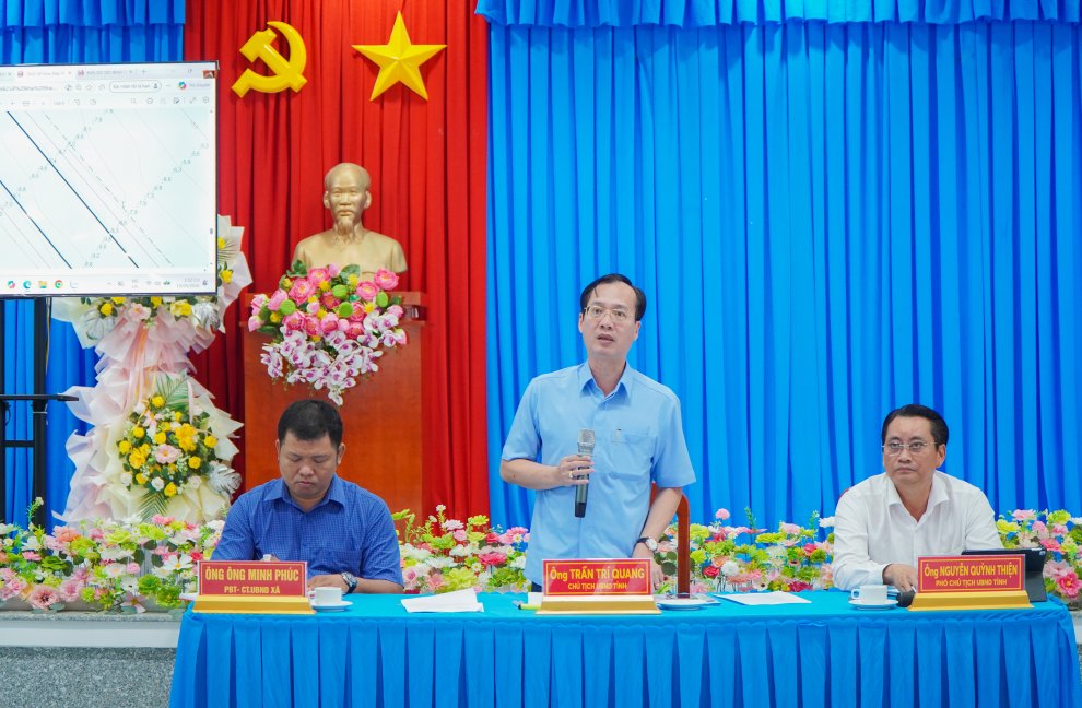 Đồng chí Trần Trí Quang, Chủ tịch Ủy ban nhân dân tỉnh phát biểu chỉ đạo tại buổi đối thoại
