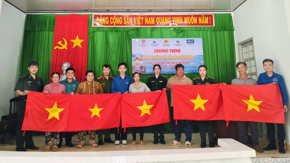 Tuổi trẻ Trại Tạm giam số 2 hướng về biển đảo chung tay vì học sinh khó khăn