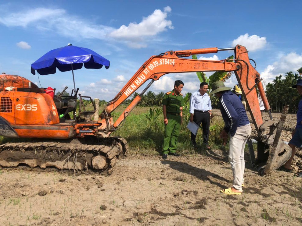 KIỂM TRA KHAI THÁC ĐẤT MẶT RUỘNG