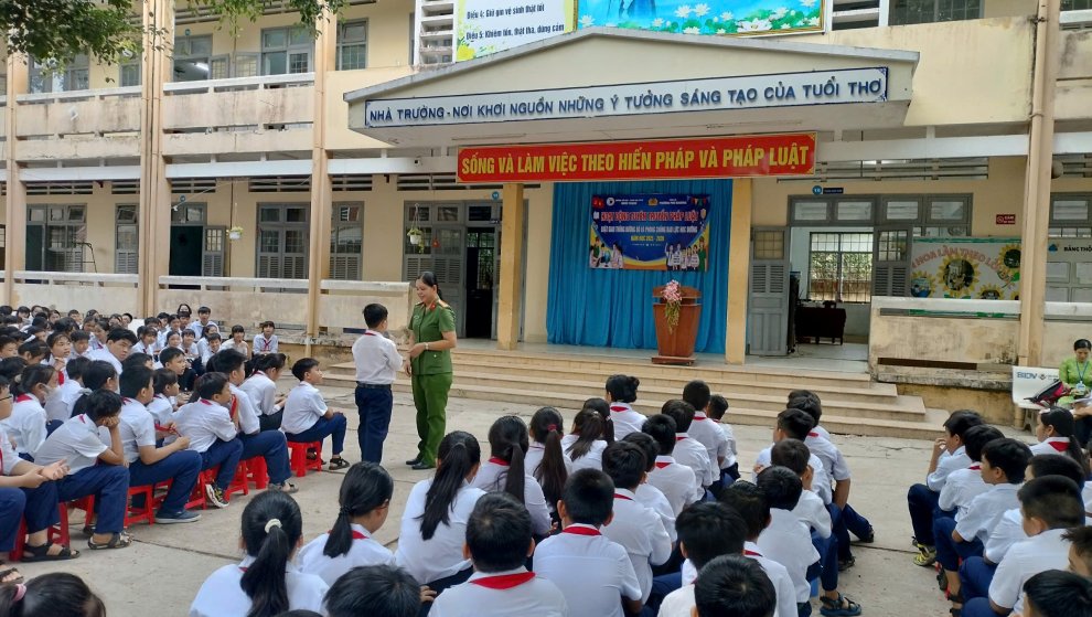 Quang canh buoi tuyen truyen