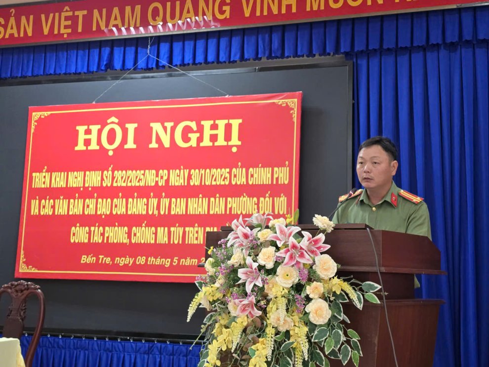 Trung tá Nguyễn Văn Đoàn, Phó Trưởng Công an phường phát biểu Hội nghị