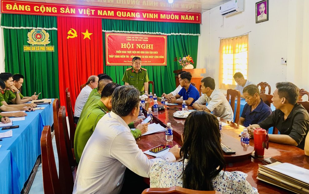 Công an xã Phú Thuận đối thoại và hỗ trợ tái hòa nhập cộng đồng cho người chấp hành xong án phạt tù trở về địa phương