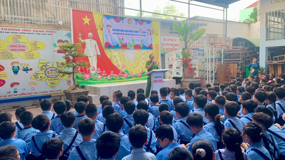 Tổ chức tuyên truyền, phố biến, giáo dục pháp luật về bảo đảm trật tự, an toàn giao thông