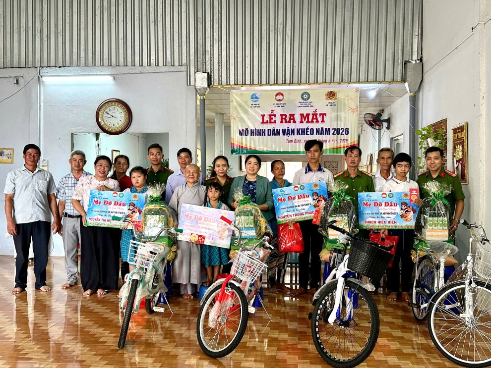 Công an xã Tam Bình ra mắt mô hình dân vận khéo “Mẹ đỡ đầu”