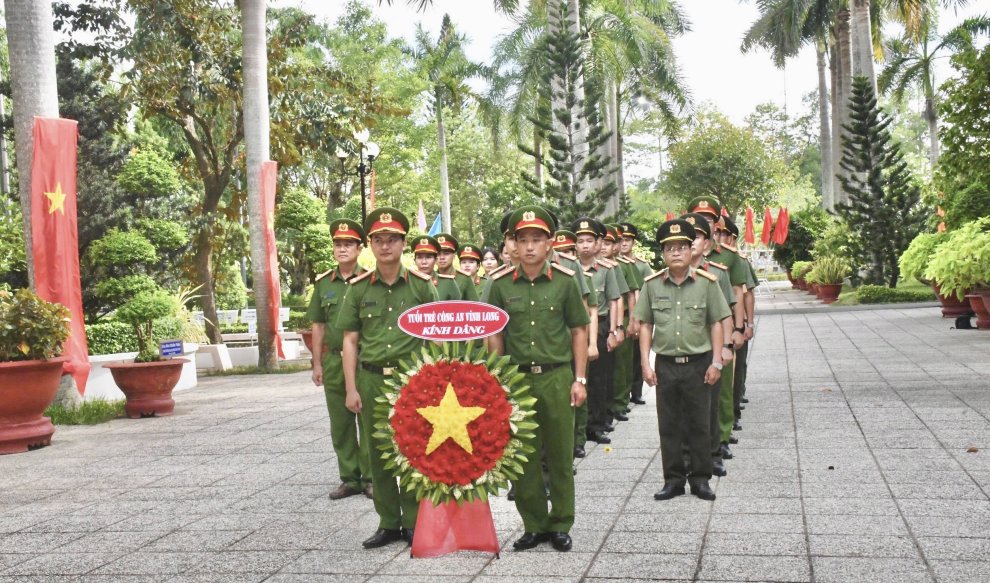 Tuổi trẻ Công an tỉnh Vĩnh Long tổ chức tọa đàm, sinh hoạt chính trị nhân kỷ niệm 136 năm Ngày sinh Chủ tịch Hồ Chí Minh