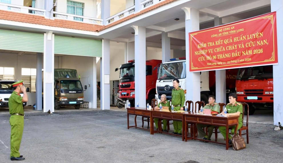 Công an tỉnh Vĩnh Long kiểm tra kết quả huấn luyện nghiệp vụ chữa cháy và cứu nạn, cứu hộ 06 tháng đầu năm 2026